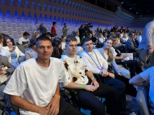 У студентов выпускной…