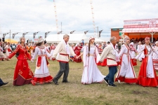 В дружбе и добрососедстве