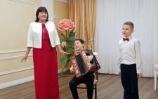 Играй и пой большой семьей!